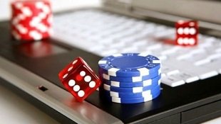 Antarmuka gametopup menampilkan berbagai metode pembayaran dan kategori permainan